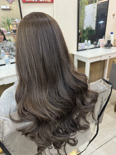 Outshine Beauty Salon