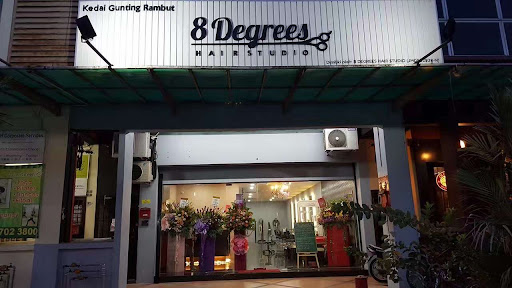 8 Degrees Hair Studio