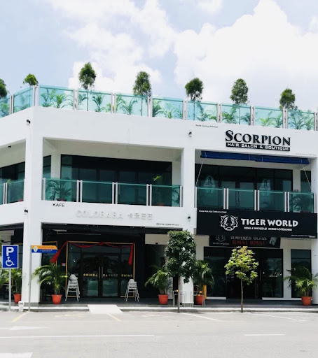 Scorpion Saloon & Boutique 美发沙龙&时装服装店