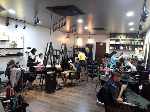 Clippers & Scissors Hair Saloon HQ - Bentong