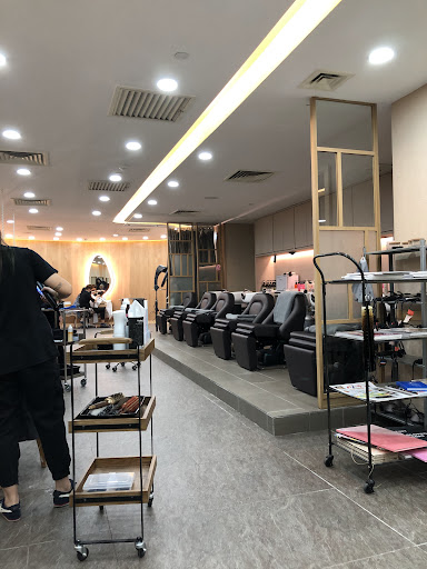 Number 76 • Isetan Lot 10