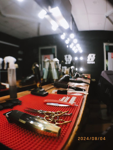 GUNTING RAMBUT KE RUMAH