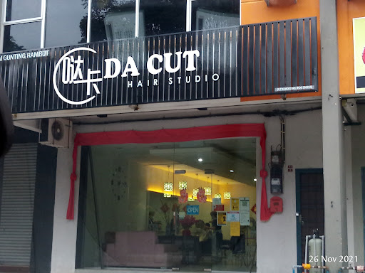 Da Cut Hair Studio