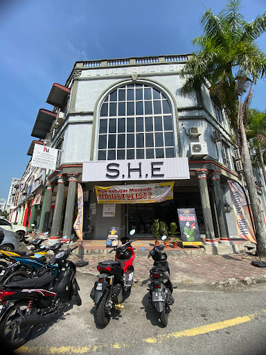 Salon Hijab Eksklusif (S.H.E)