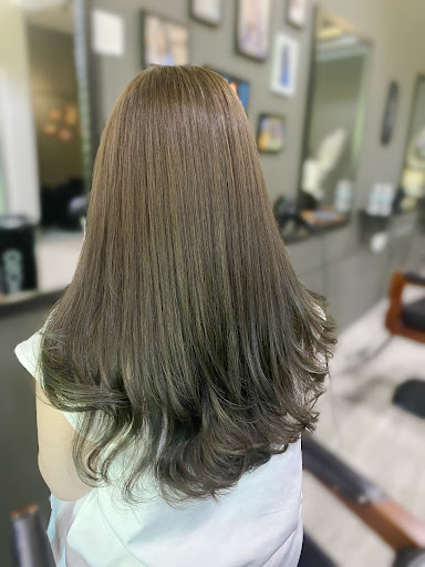 V TWO HAIR & BEAUTY SALOON