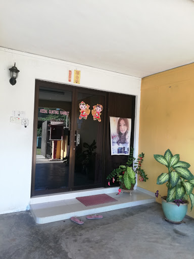 Yvonne's Unisex Hair & Beauty Saloon