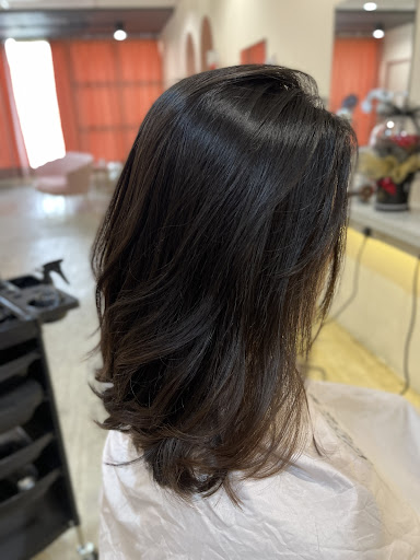 V 10 Hair Studio