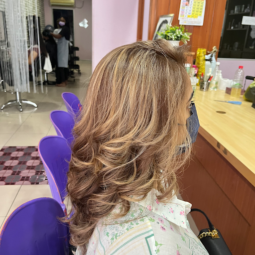 Minkas Hair And Beauty , Little India , IPOH.