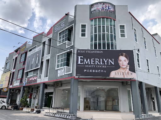 Emerlyn Beauty Teluk Intan