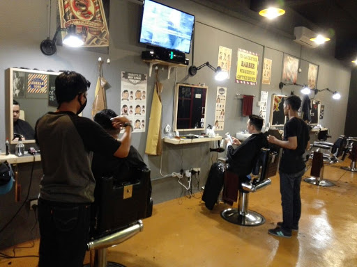 Walter Barbershop - Kedai Gunting Rambut Walter