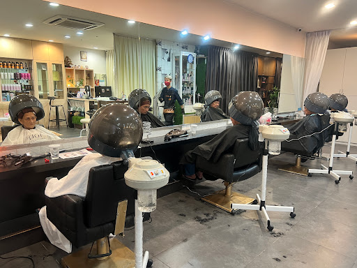 Cool Cut Saloon/头发那件事