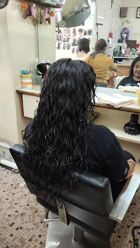 Ivy Unisex Saloon