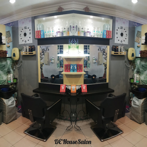 DE HOUSE BEAUTY STUDIO