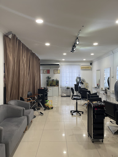 I cut reborn hair studio