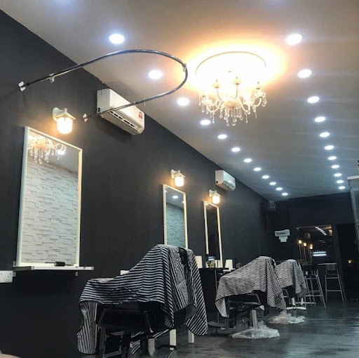 CUTTS HAIR STUDIO