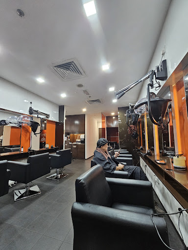 Yun Nam Hair Care The Curve