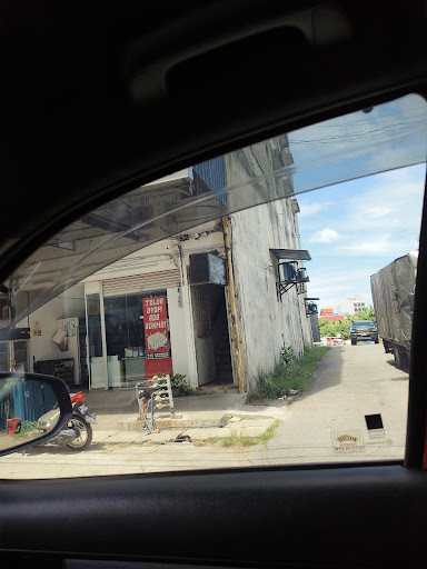 Chris Ho Hair Design