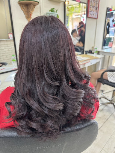 Outshine Beauty Salon