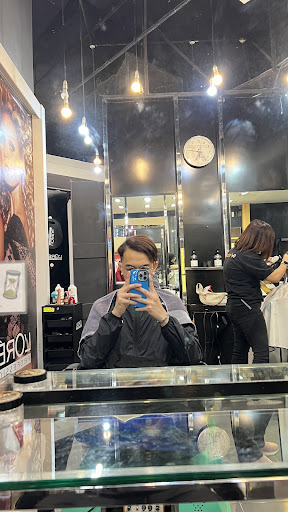 De' Touch Hair & Beauty Salon, Aman Central