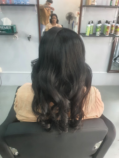 C Uniques Saloon