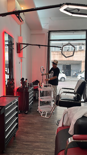 Mooncut hair studio