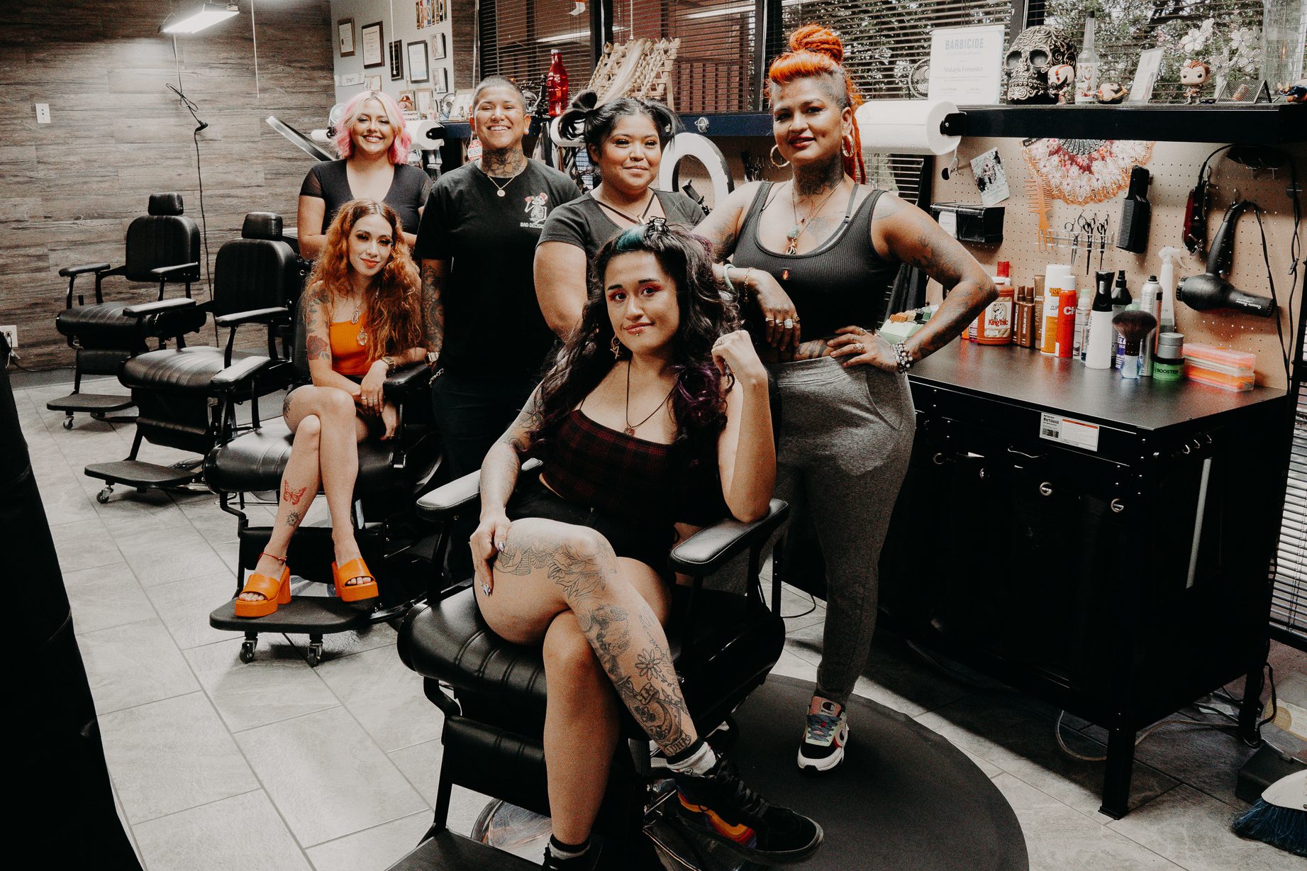 sans barbershop gadis saloon